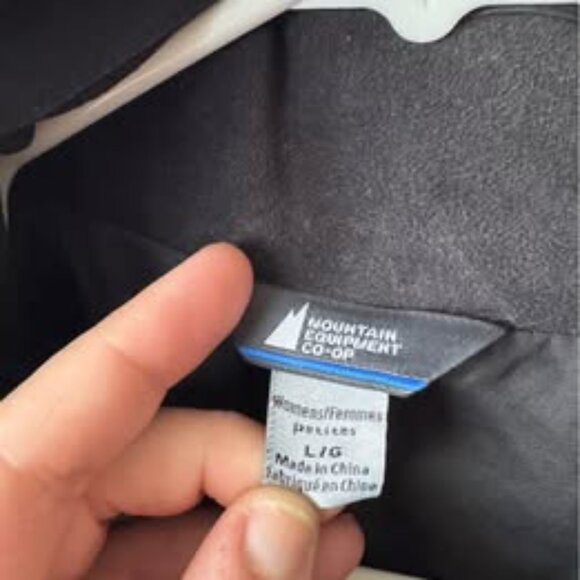 MEC Rain Jacket - Women's size L - Picture 4 of 6